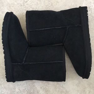 UGG Classic Short Boots Size 8